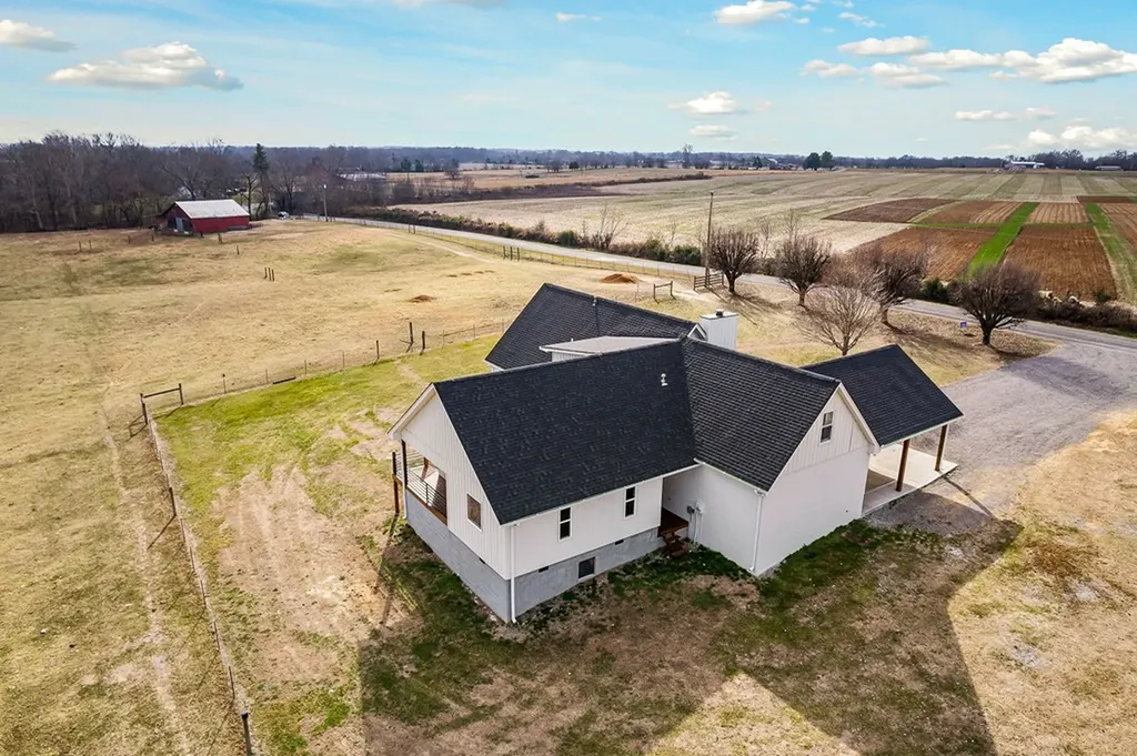997 Magness Road Smithville TN 37166