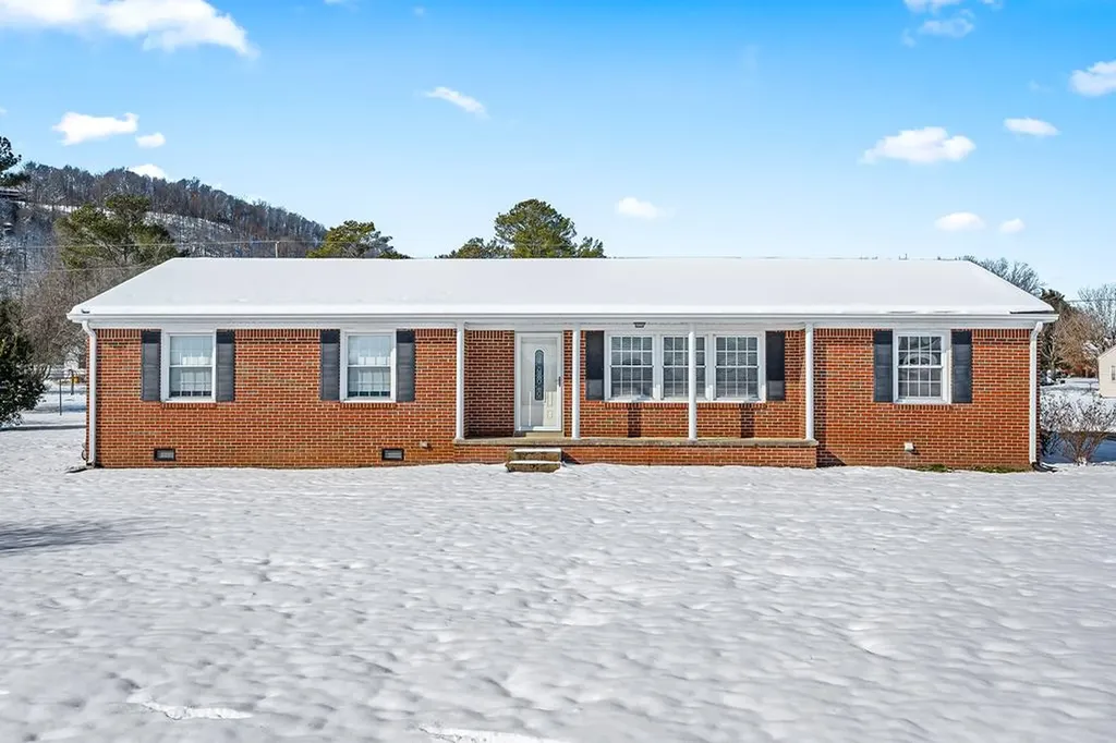804 Breyer Street Celina TN 38551