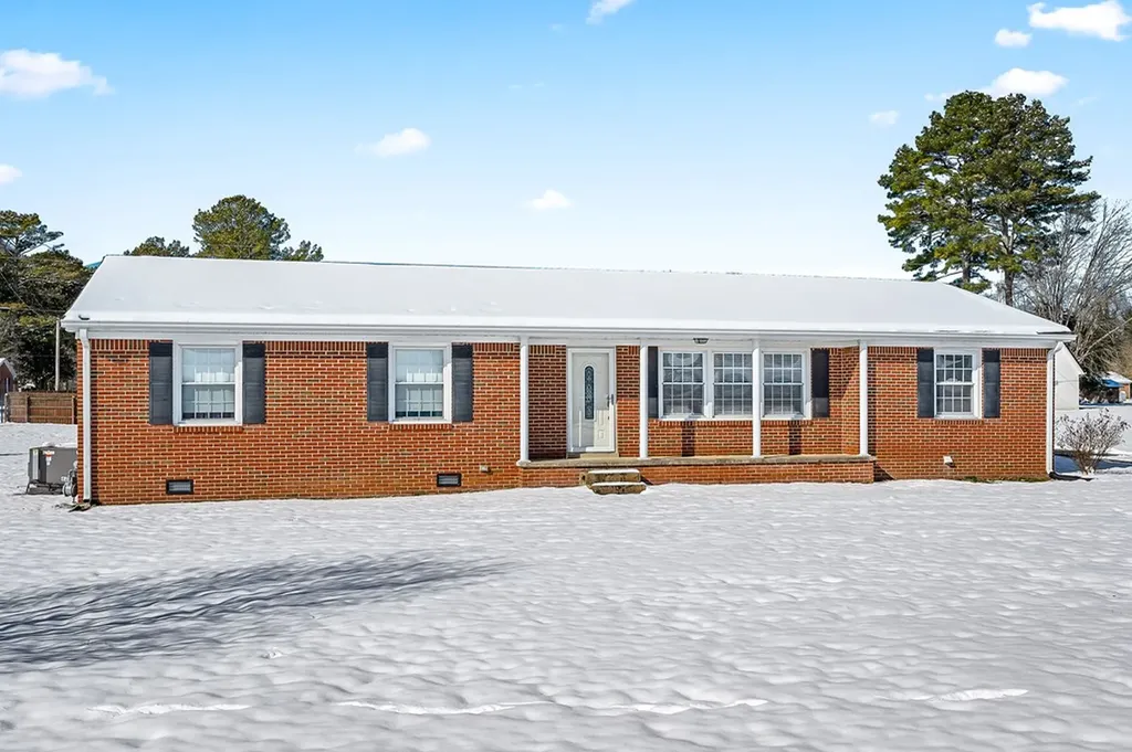 804 Breyer Street Celina TN 38551
