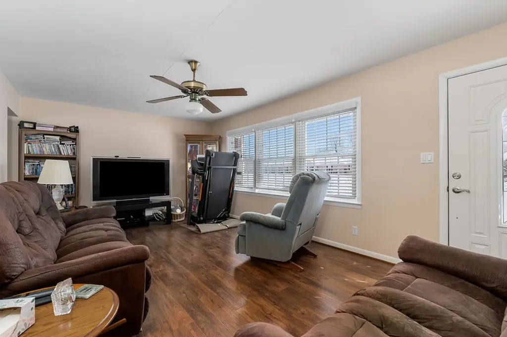 804 Breyer Street Celina TN 38551