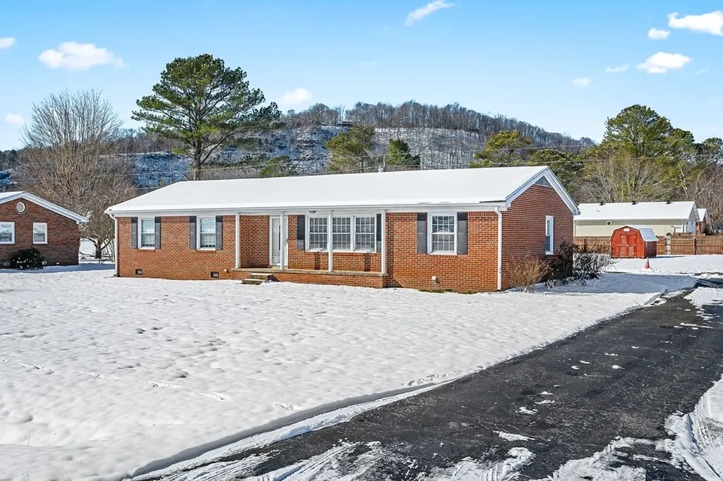 804 Breyer Street Celina TN 38551