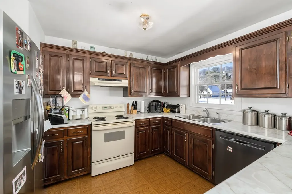 804 Breyer Street Celina TN 38551