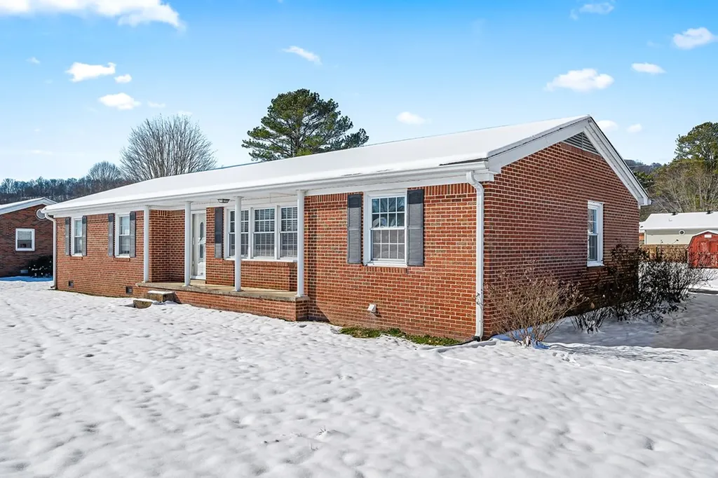 804 Breyer Street Celina TN 38551