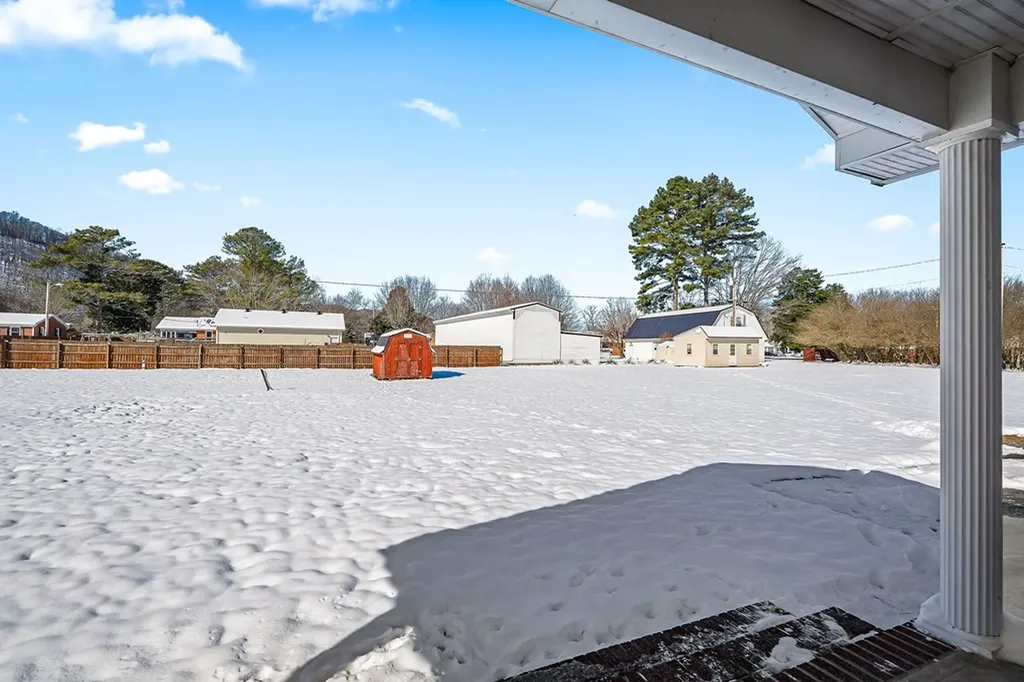 804 Breyer Street Celina TN 38551