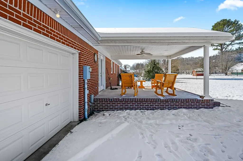 804 Breyer Street Celina TN 38551