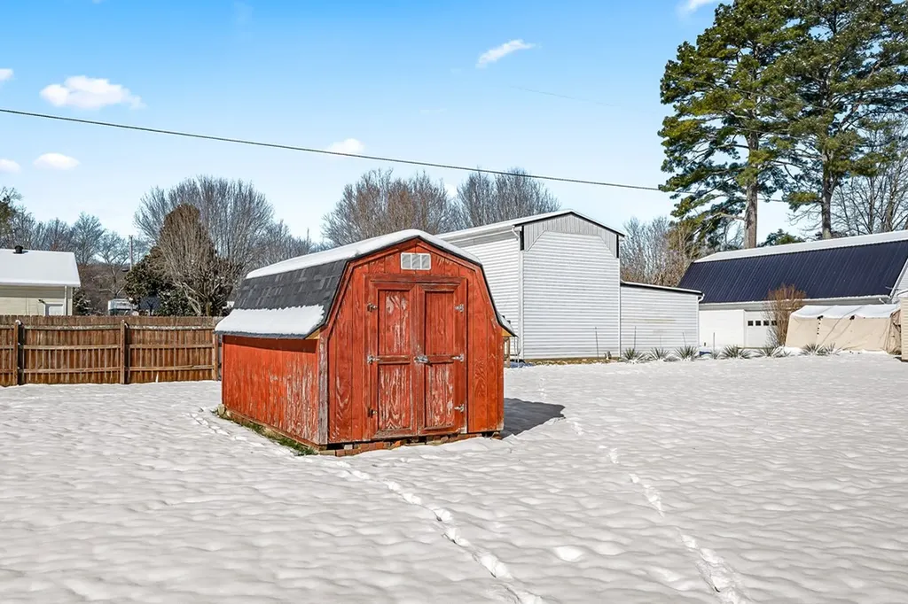 804 Breyer Street Celina TN 38551