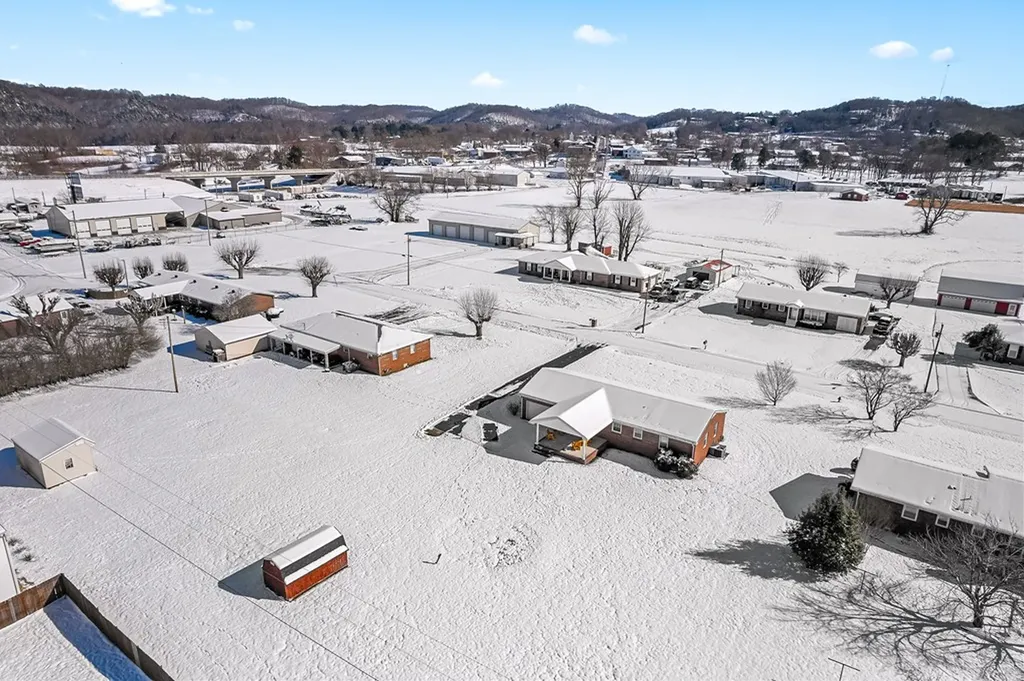 804 Breyer Street Celina TN 38551