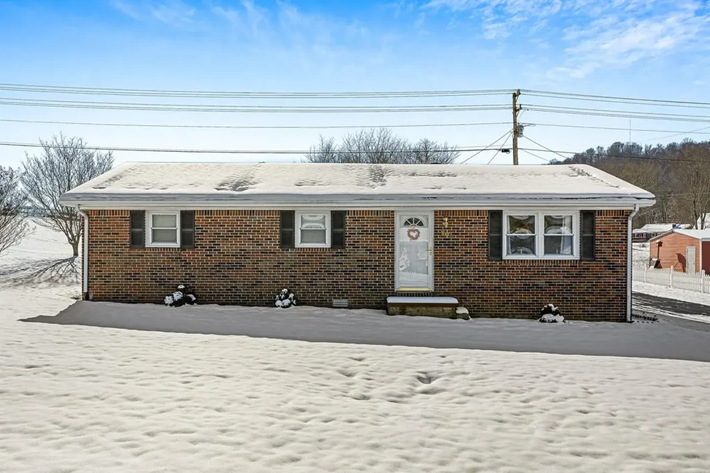 802 Riverside Circle Celina TN 38551
