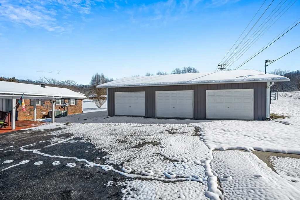 802 Riverside Circle Celina TN 38551