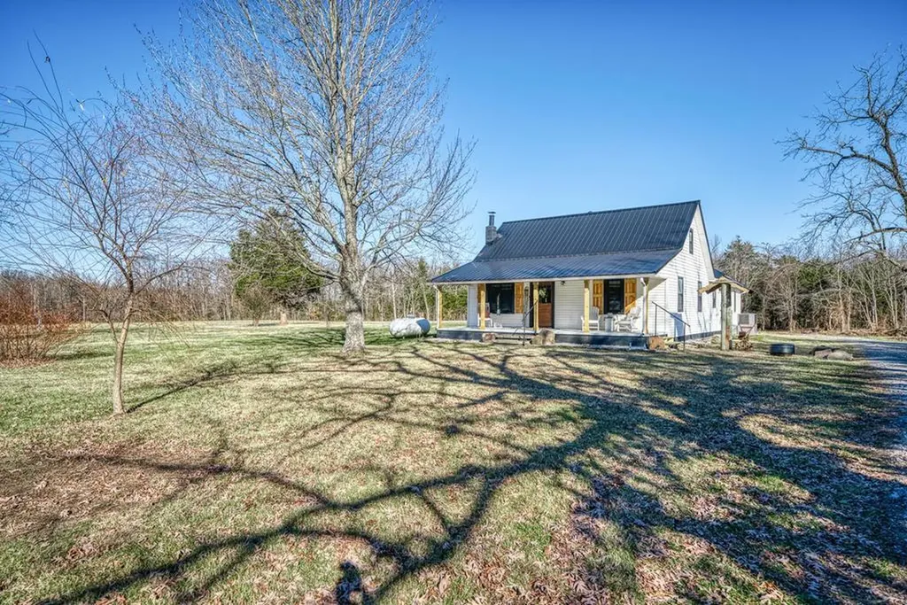 2207 Monterey Highway Rickman TN 38580