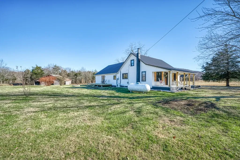 2207 Monterey Highway Rickman TN 38580