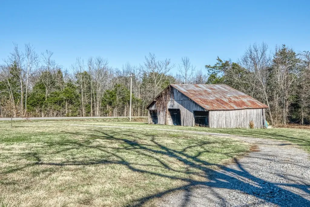 2207 Monterey Highway Rickman TN 38580