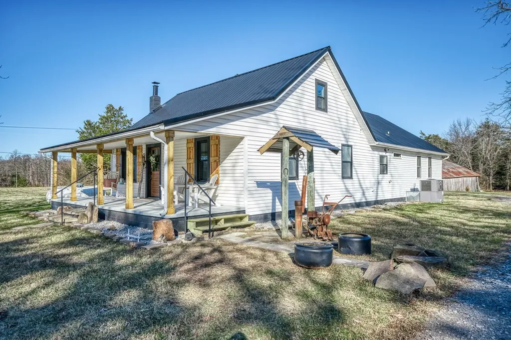 2207 Monterey Highway Rickman TN 38580