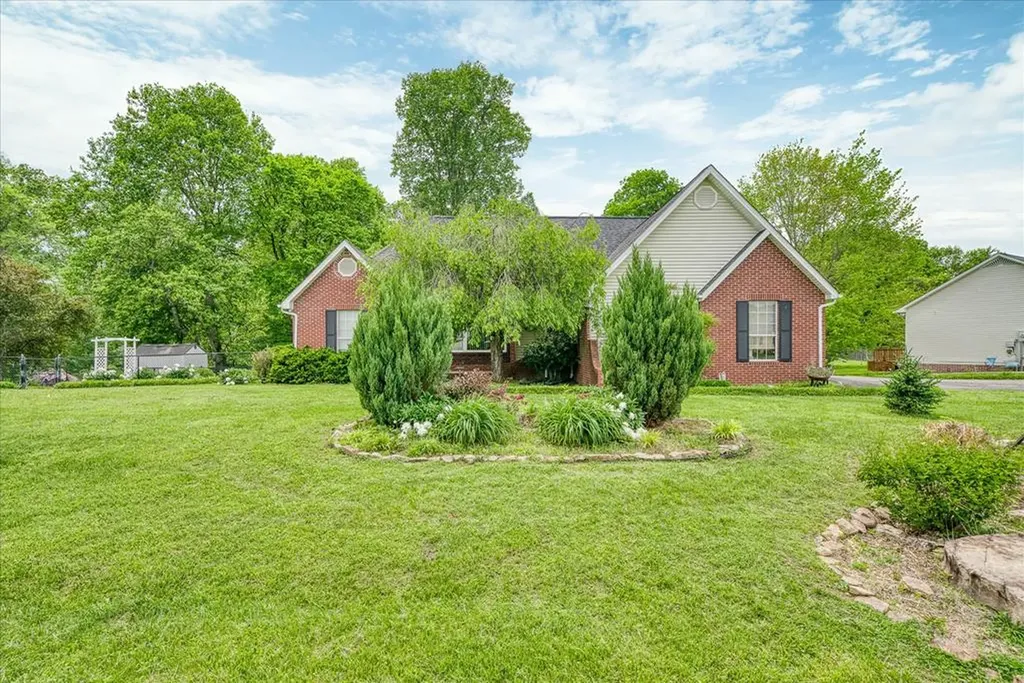 2439 Lake Pointe Drive Cookeville TN 38506