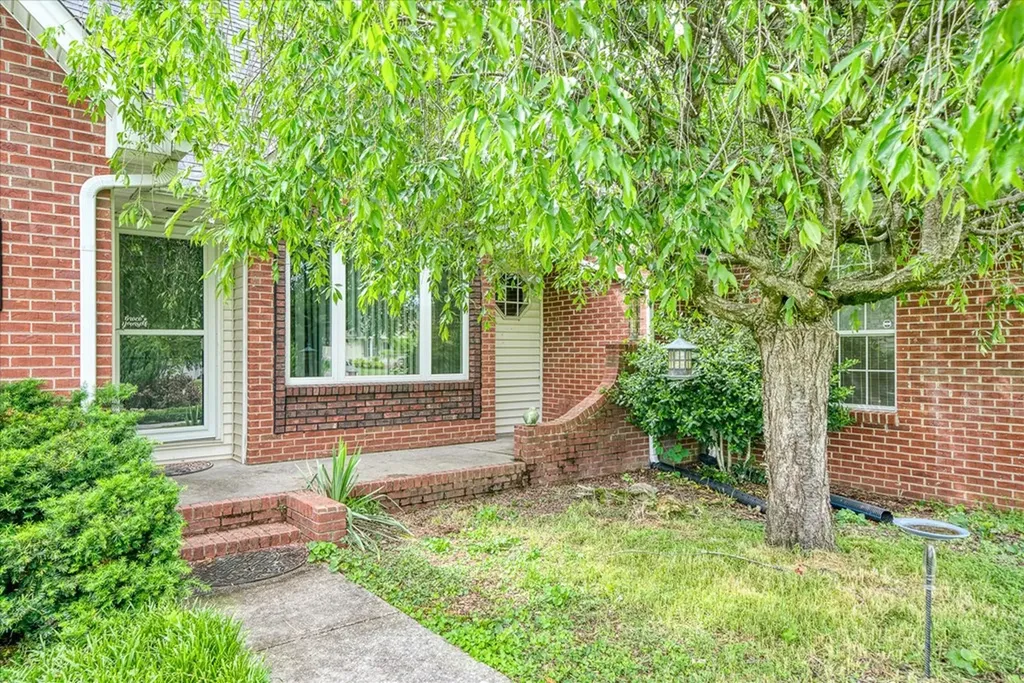 2439 Lake Pointe Drive Cookeville TN 38506
