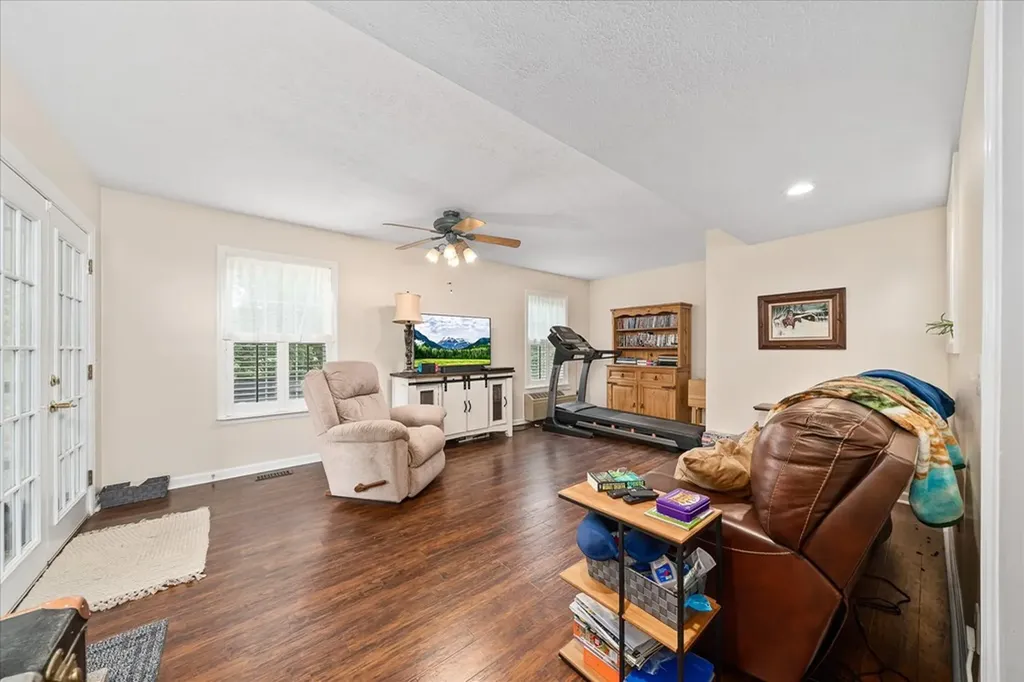2439 Lake Pointe Drive Cookeville TN 38506
