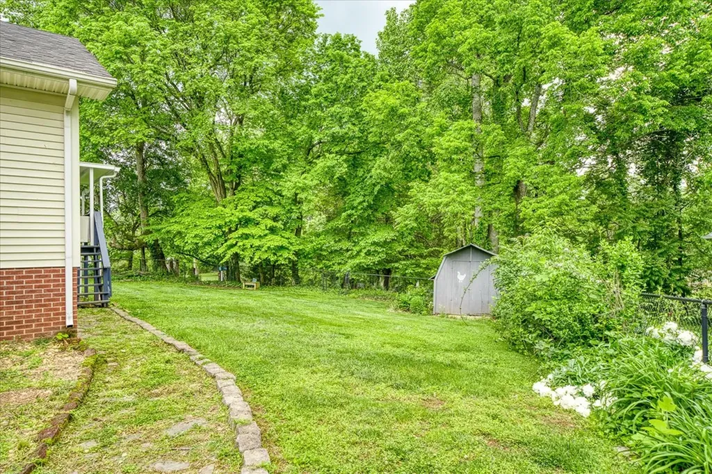 2439 Lake Pointe Drive Cookeville TN 38506