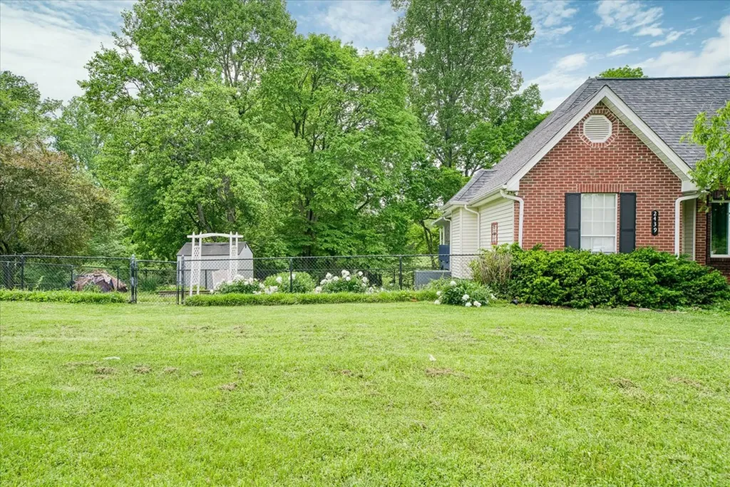 2439 Lake Pointe Drive Cookeville TN 38506