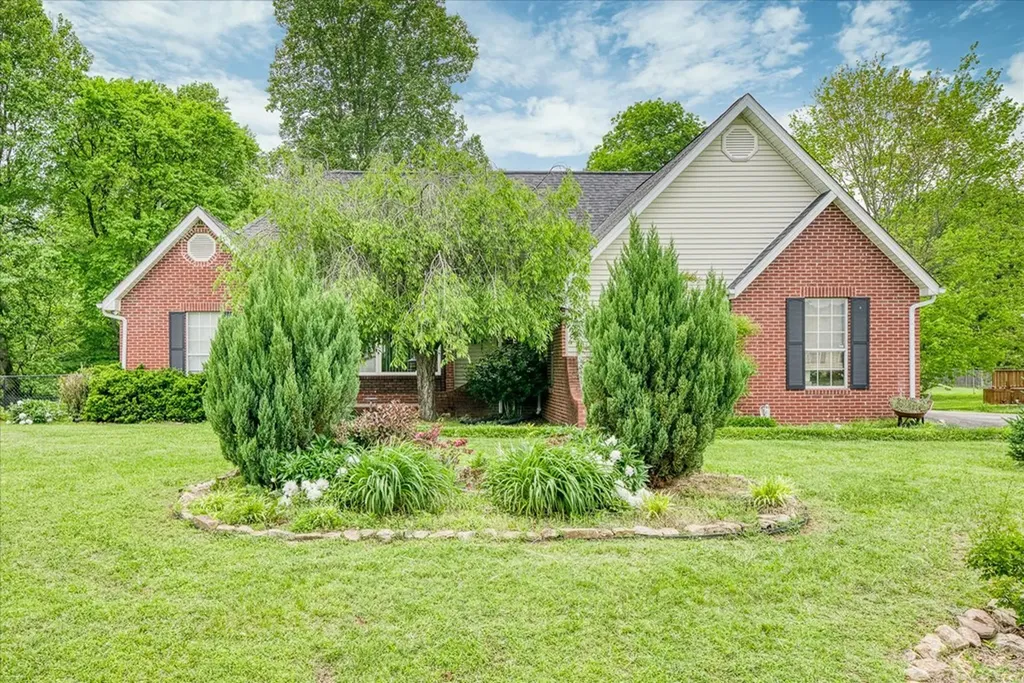 2439 Lake Pointe Drive Cookeville TN 38506