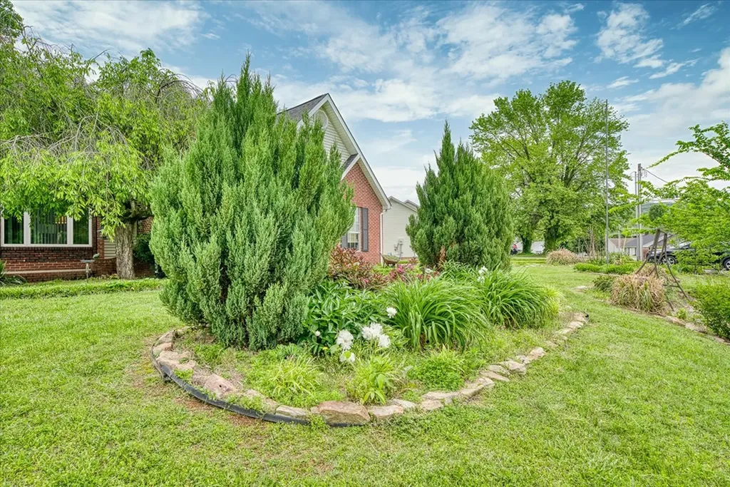 2439 Lake Pointe Drive Cookeville TN 38506
