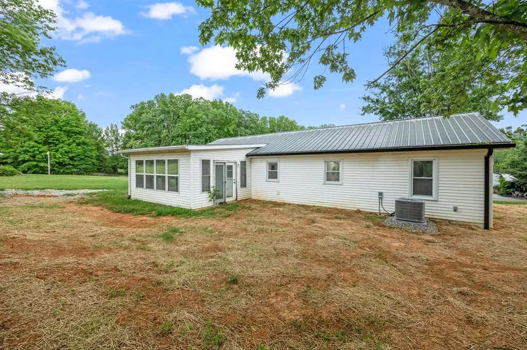 109 Ford Street Byrdstown TN 38549