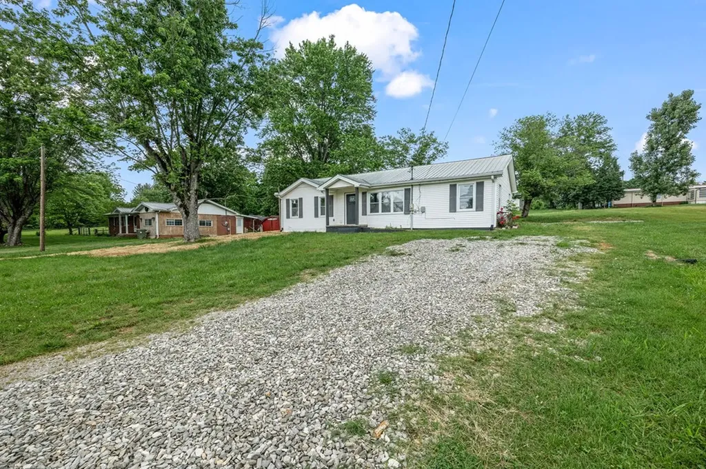 109 Ford Street Byrdstown TN 38549