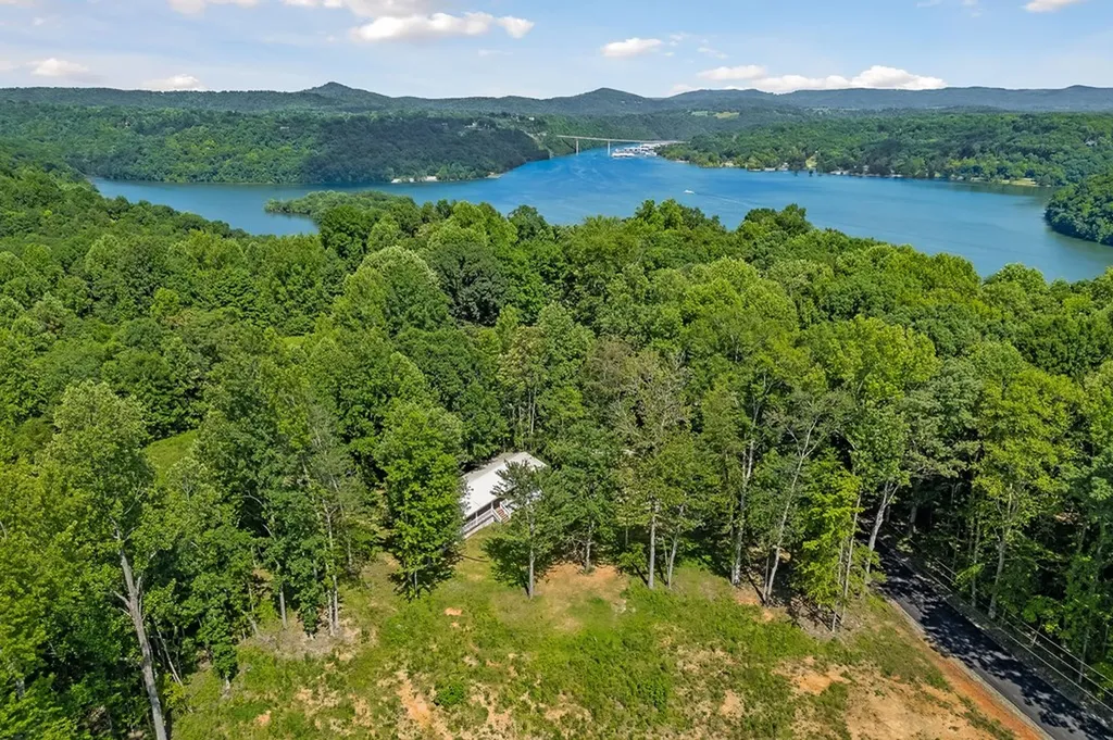 1007 Eastridge Drive Byrdstown TN 38549