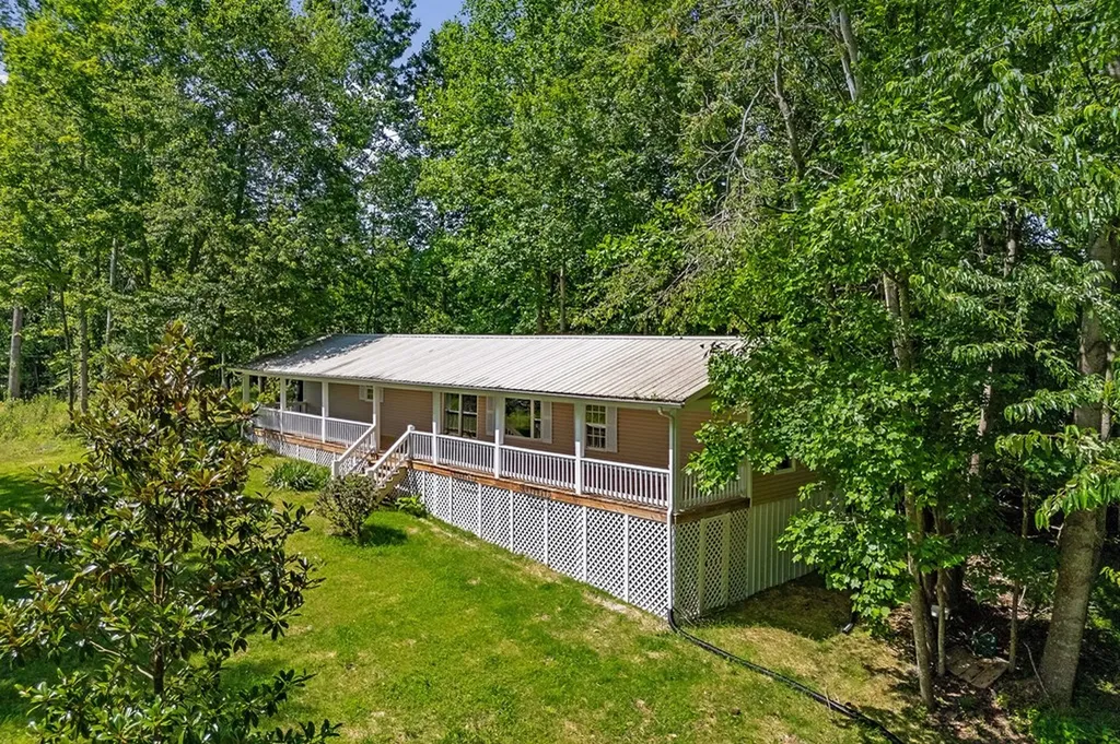 1007 Eastridge Drive Byrdstown TN 38549