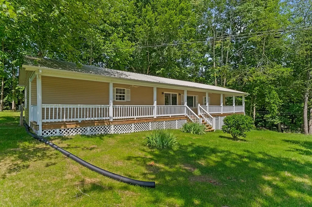 1007 Eastridge Drive Byrdstown TN 38549