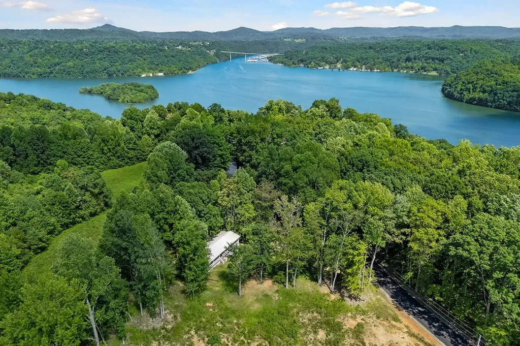 1007 Eastridge Drive Byrdstown TN 38549