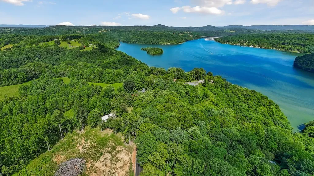 1007 Eastridge Drive Byrdstown TN 38549