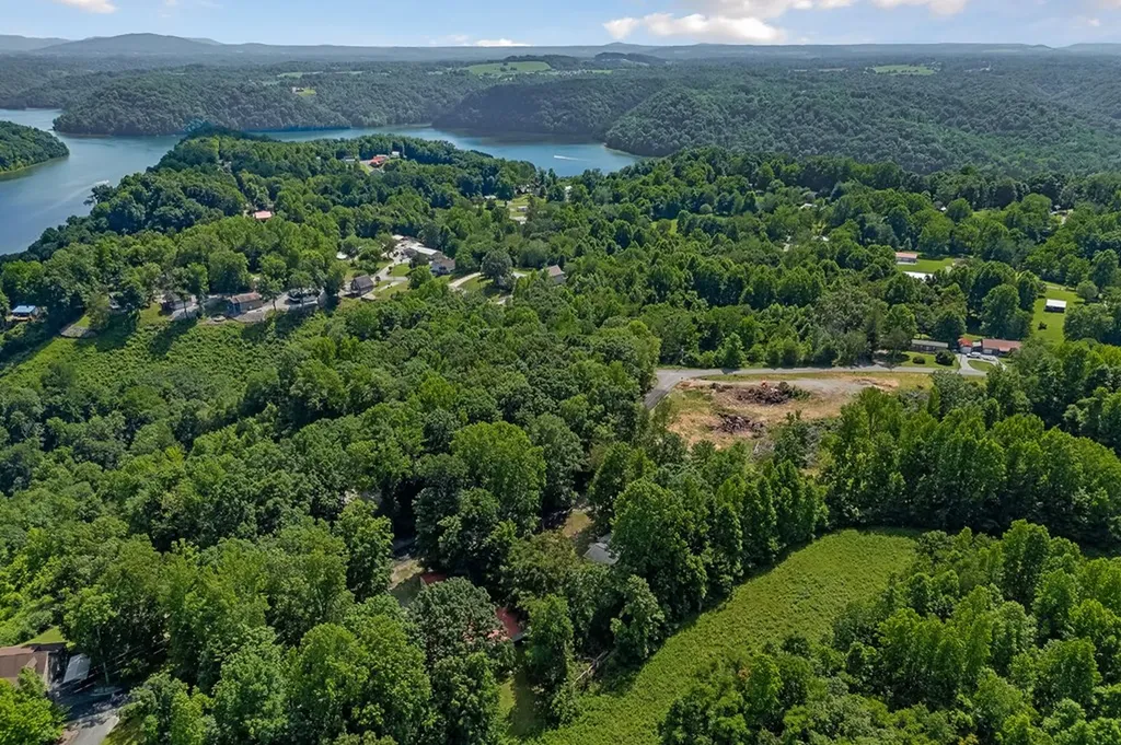 1007 Eastridge Drive Byrdstown TN 38549