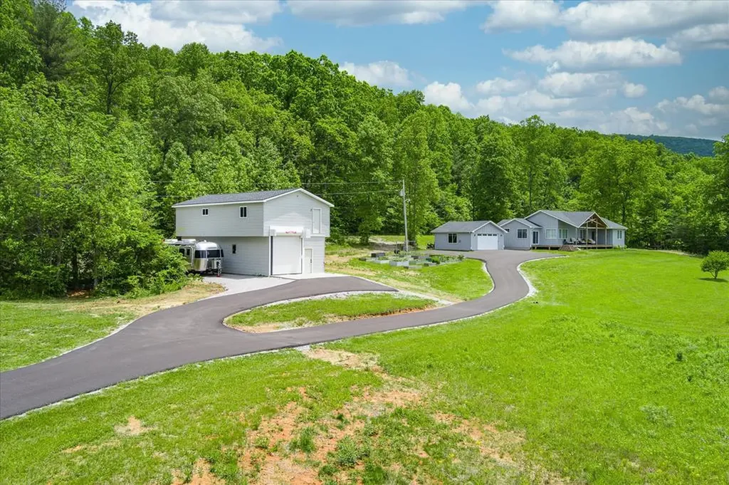 935 Bat Town Road Crab Orchard TN 37723