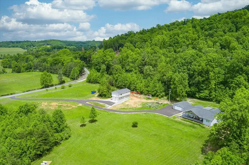 935 Bat Town Road Crab Orchard TN 37723