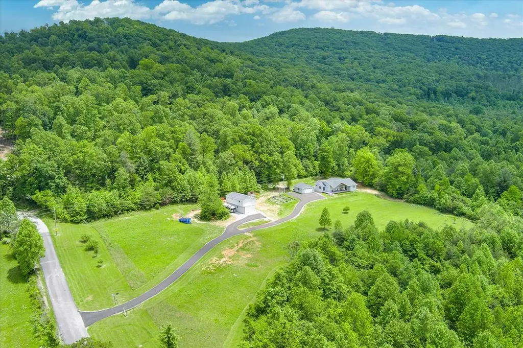 935 Bat Town Road Crab Orchard TN 37723