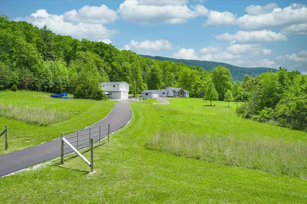 935 Bat Town Road Crab Orchard TN 37723