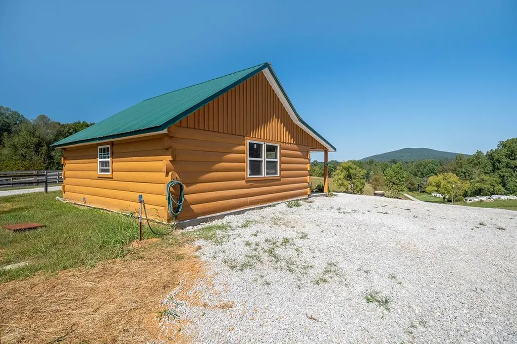 400 Sabre Park Road Alpine TN 38543