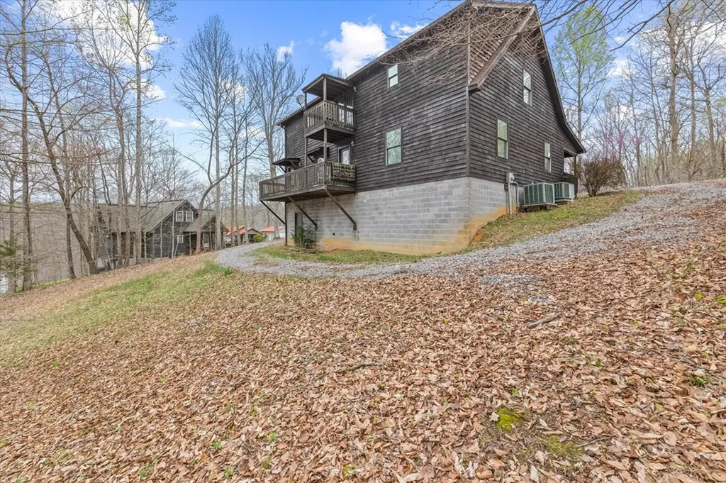 143 Koala Ridge Road Byrdstown TN 38549