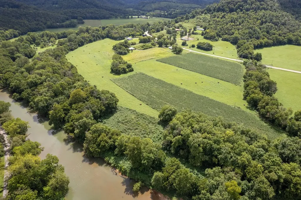 12493 Dodson Branch Highway Gainesboro TN 38562