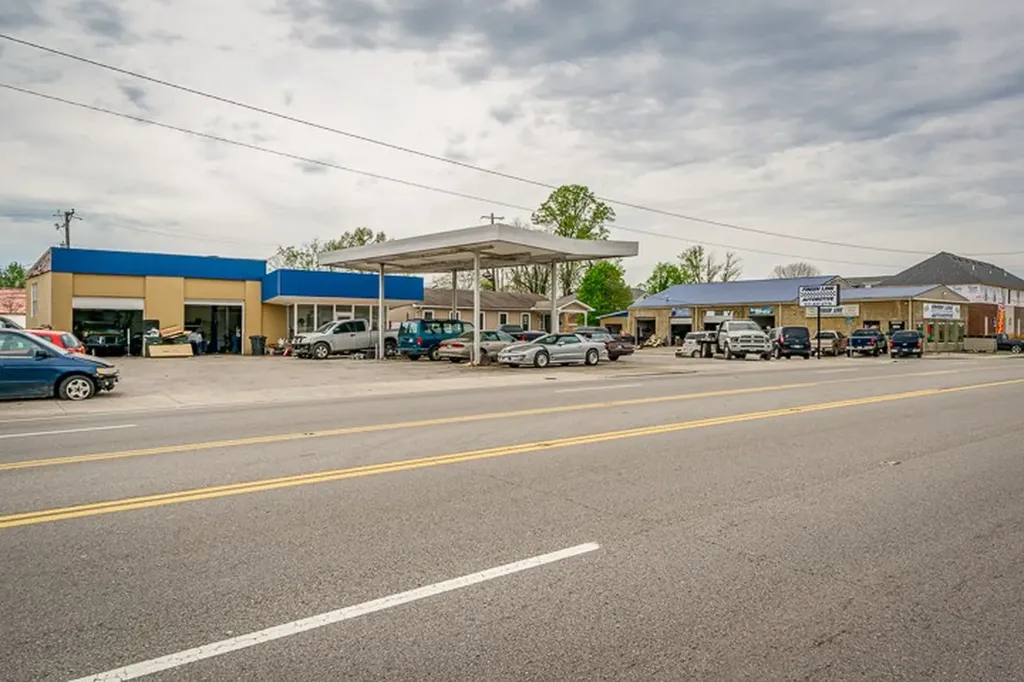 387&405 W Bockman Way Sparta TN 38583