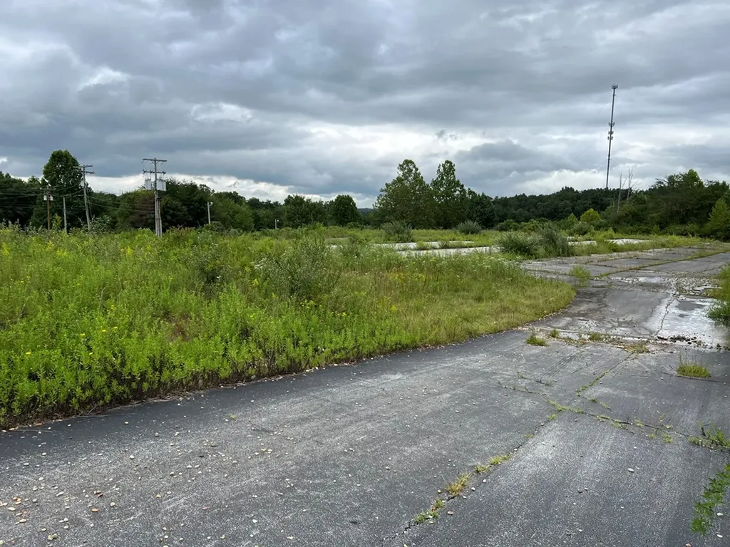3380 N. Main Street Crossville TN 38555