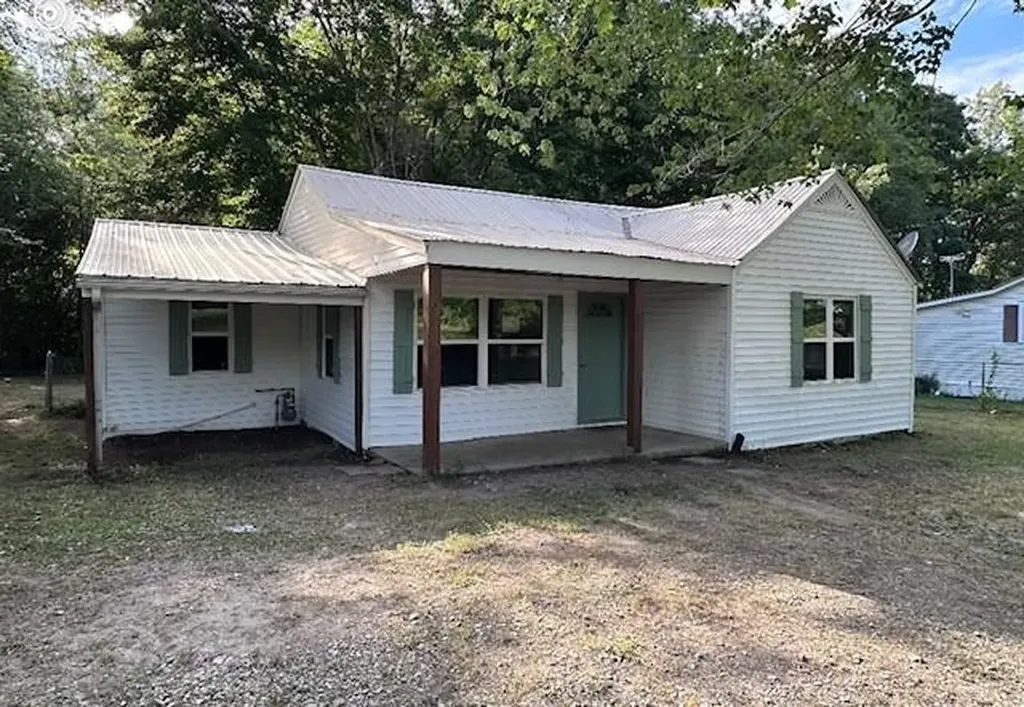 1282 Main Street Baxter TN 38544