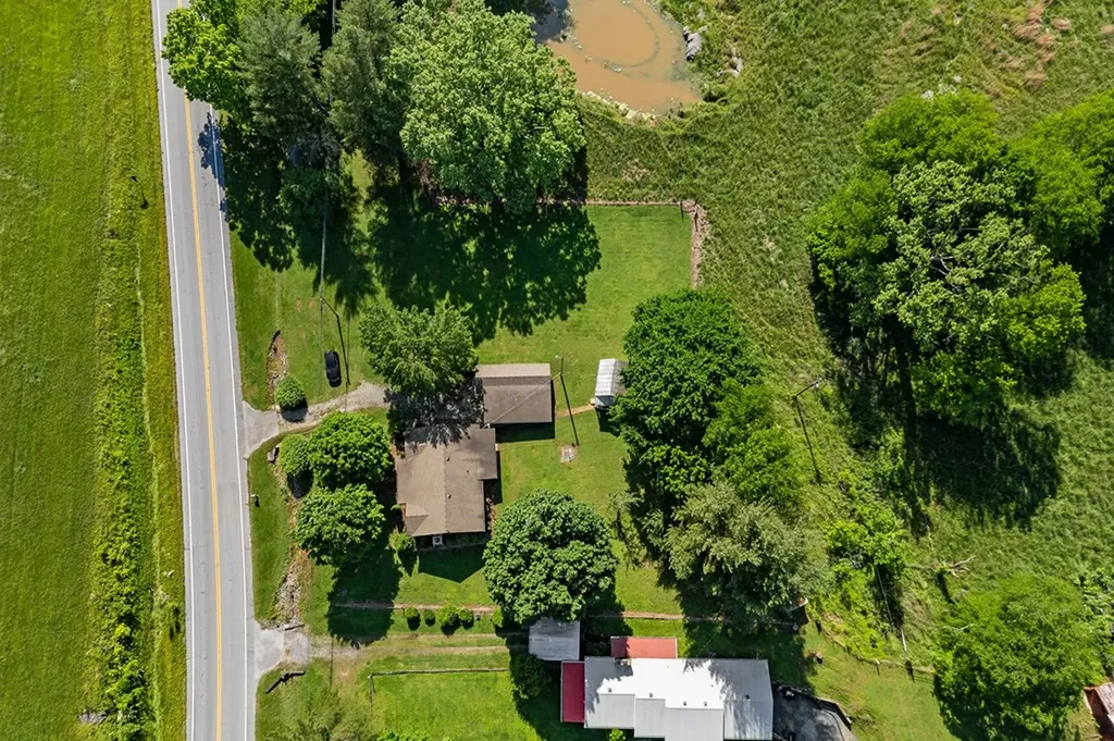 2110 Gladdice Highway Gainesboro TN 38562