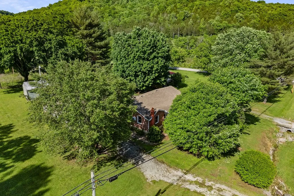 2110 Gladdice Highway Gainesboro TN 38562