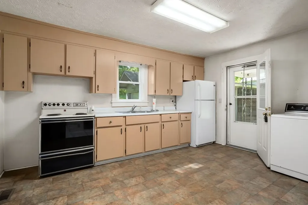 2110 Gladdice Highway Gainesboro TN 38562
