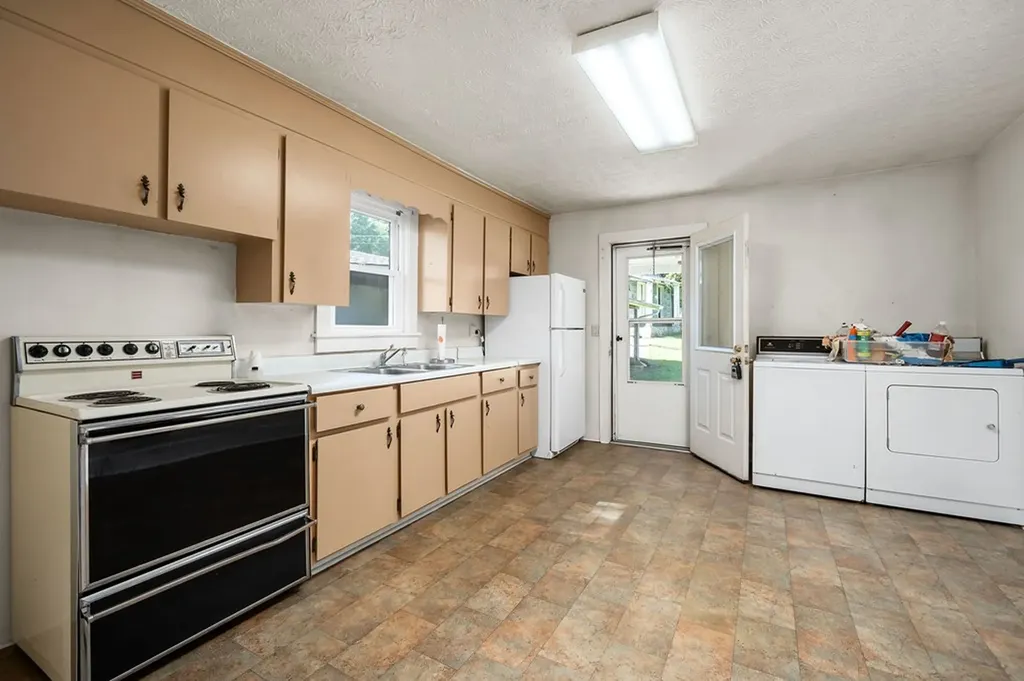 2110 Gladdice Highway Gainesboro TN 38562