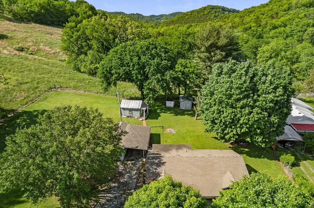 2110 Gladdice Highway Gainesboro TN 38562