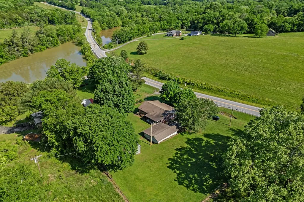 2110 Gladdice Highway Gainesboro TN 38562