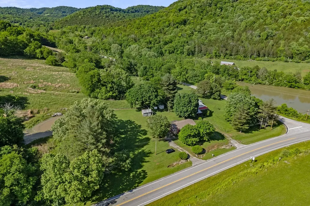 2110 Gladdice Highway Gainesboro TN 38562
