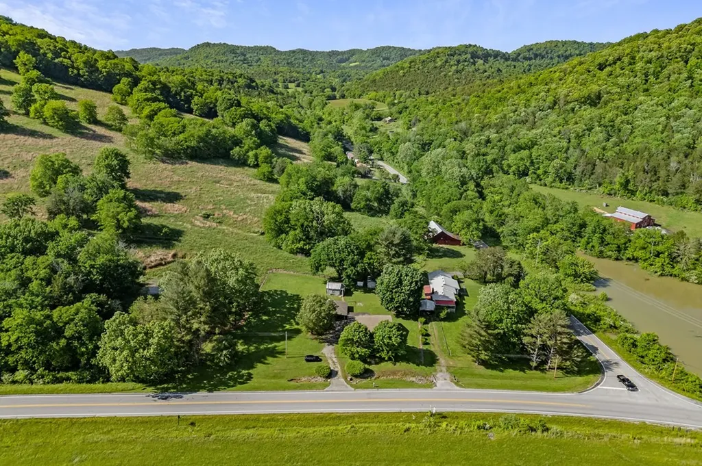 2110 Gladdice Highway Gainesboro TN 38562